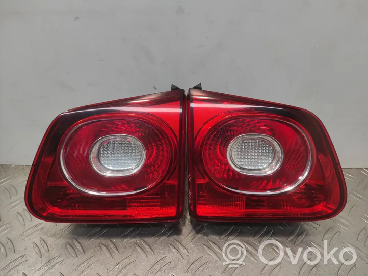 Volkswagen Tiguan Lampy tylne / Komplet 5N0945095D