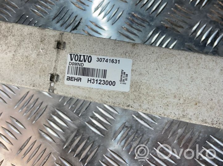Volvo C30 Välijäähdyttimen jäähdytin 30741631