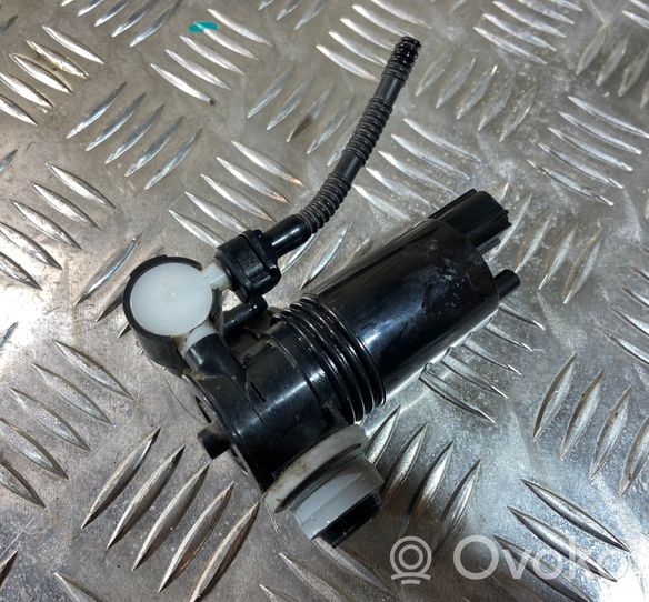 Volvo V40 Pompe de lave-glace de pare-brise 130601C