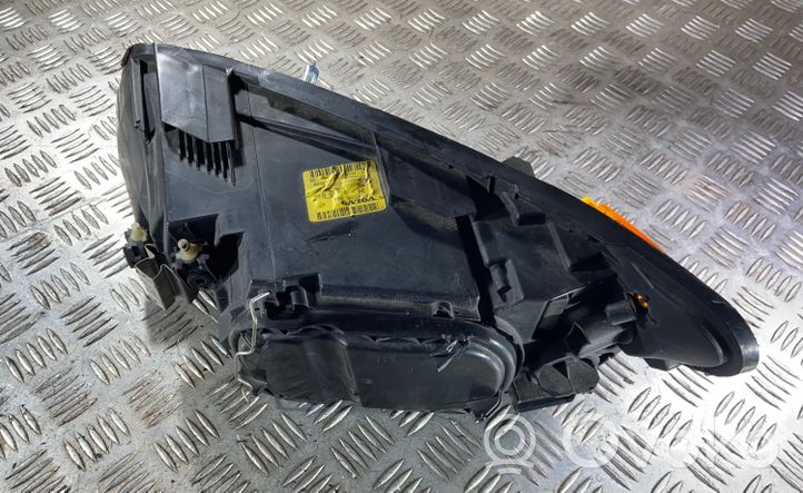 Volvo C30 Lampa przednia 31214538