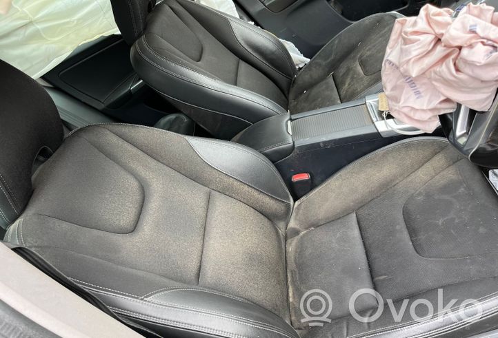 Volvo XC60 Seat set 