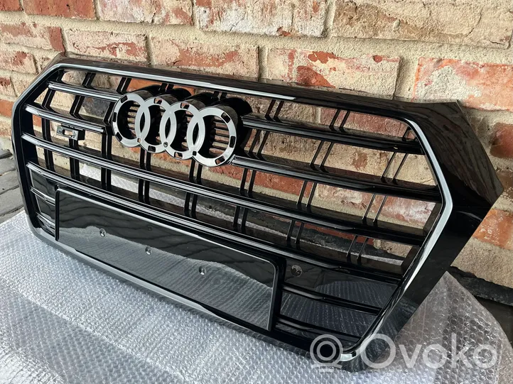 Audi Q5 SQ5 Grotelės viršutinės 80A853651C