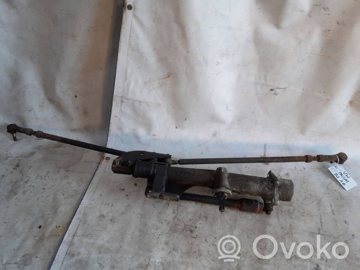 Volkswagen PASSAT B2 Steering rack 811419105B