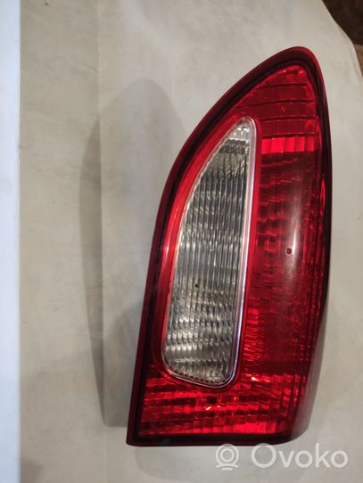 Subaru B9 Tribeca Lampy tylnej klapy bagażnika 