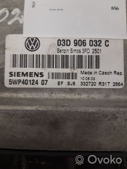 Volkswagen Polo Calculateur moteur ECU 03D906032C
