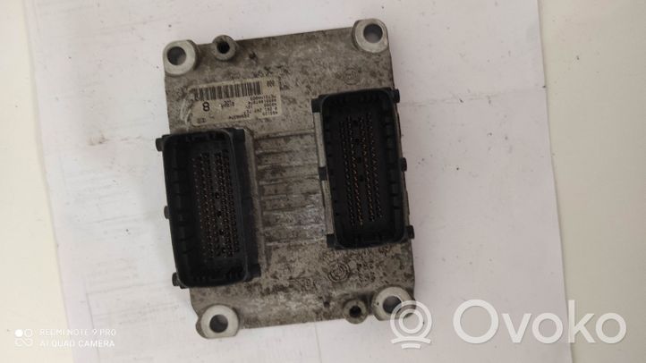 Alfa Romeo 147 Calculateur moteur ECU 0261207727