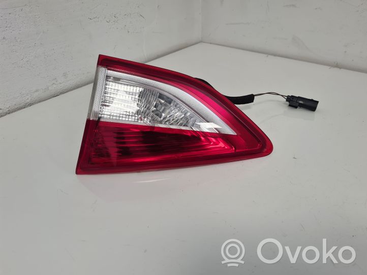 Ford Kuga II Lampy tylnej klapy bagażnika CV4413A602AH