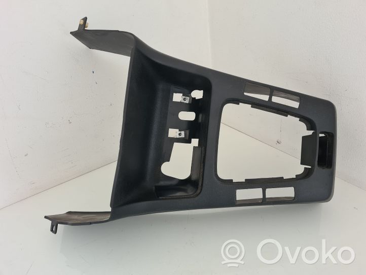 BMW 3 E36 Contour de levier de vitesses 51168146335