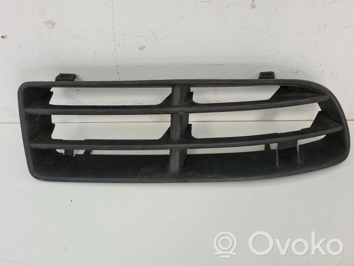 Volkswagen Bora Grille inférieure de pare-chocs avant 1J5853666B