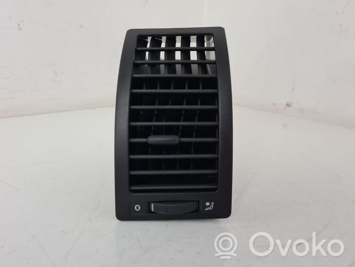 Volkswagen Polo IV 9N3 Garniture, panneau de grille d'aération latérale 6Q0819703