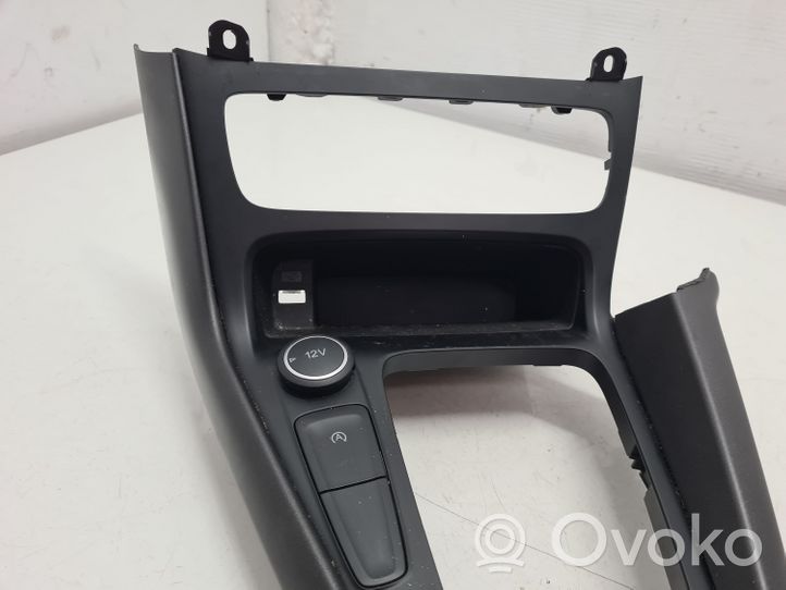 Ford Focus Ātrumu pārslēgšanas sviras dekoratīvā apdare (plastmasas) F1EBA044H83A