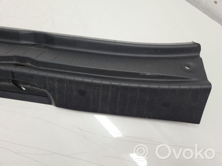 Mercedes-Benz A W169 Protector del borde del maletero/compartimento de carga A1696900041