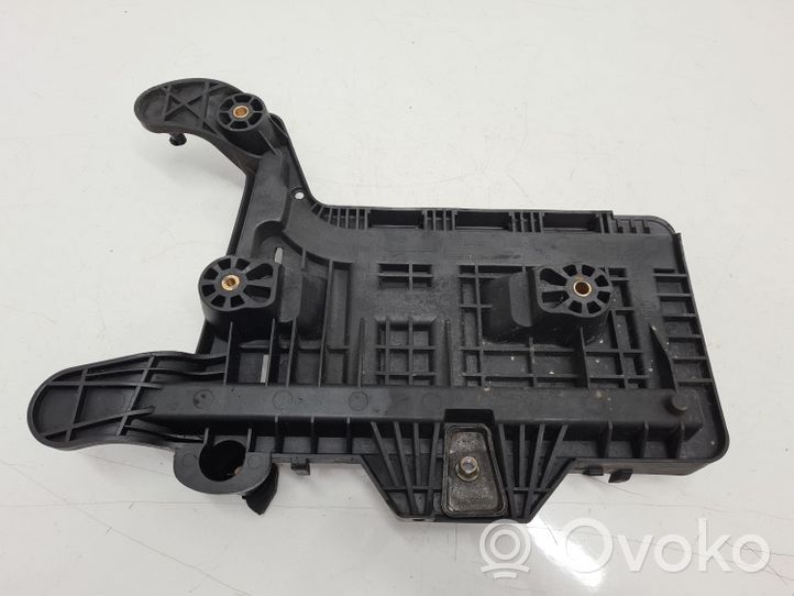 Volkswagen Golf V Vassoio batteria 1K0915333