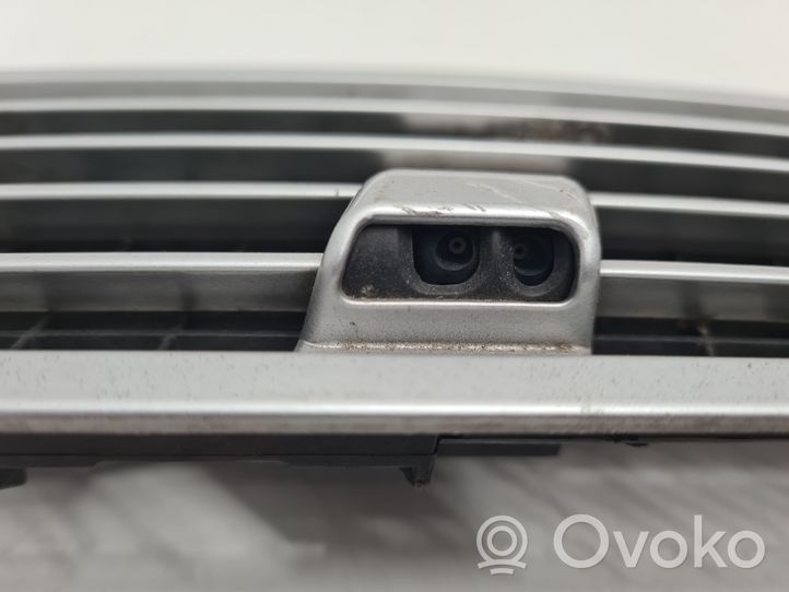 Mercedes-Benz E W211 Grille calandre de capot 2038800205