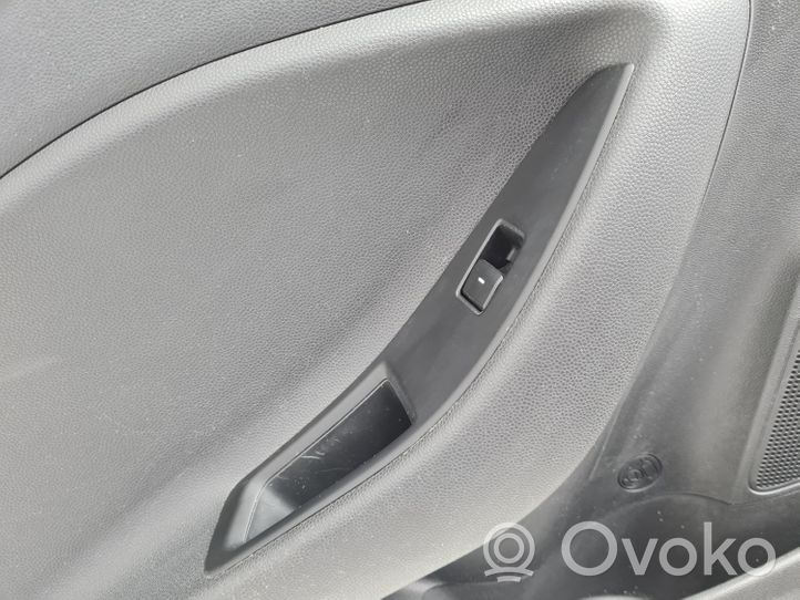 Hyundai i20 (GB IB) Boczki / Poszycie drzwi tylnych 83330C8010