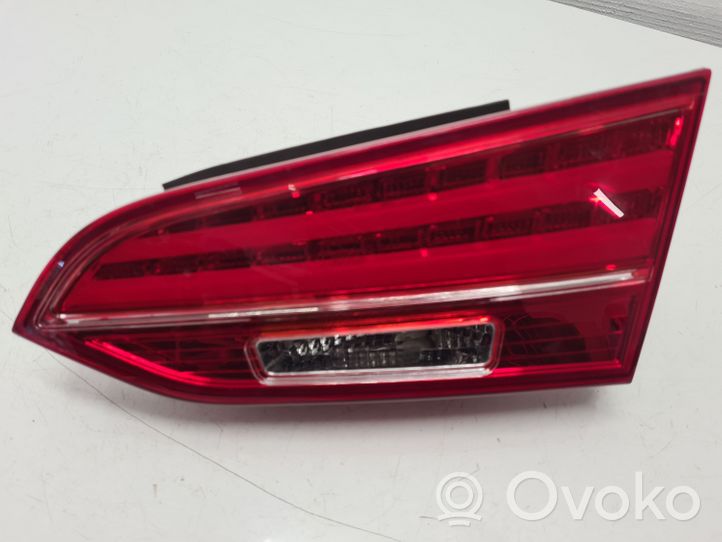 Hyundai Santa Fe Lampy tylnej klapy bagażnika 924062W1