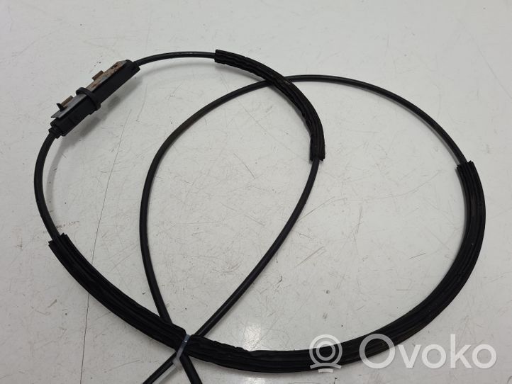 Volkswagen PASSAT B7 Cable de apertura del capó/tapa del motor 3C1823531