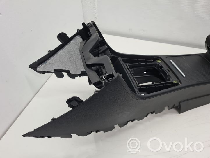 Volkswagen PASSAT B7 Center console 3C0863319