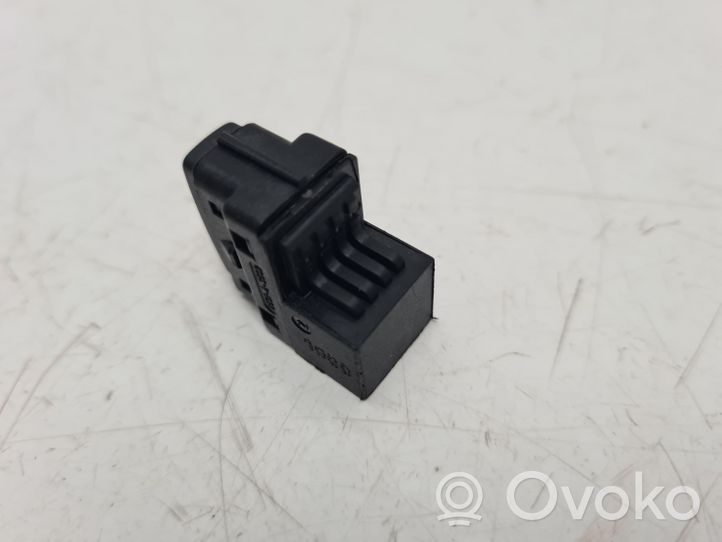 Volkswagen Tiguan Alarm switch 6Q0962109B