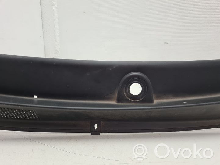 Dacia Sandero Rivestimento del tergicristallo 668113105R