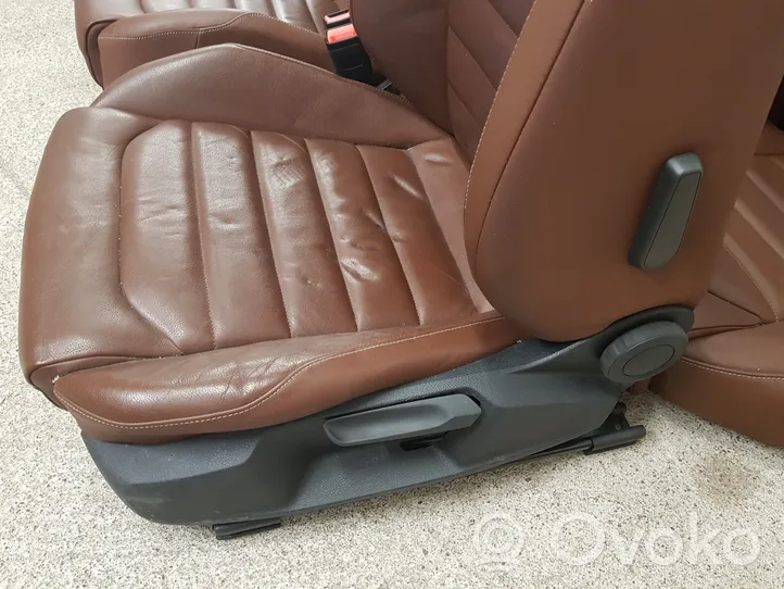 Volkswagen Golf VII Kit intérieur 5G4867211