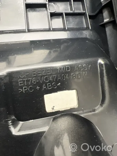 Ford Turneo Courier Rejilla de ventilación central del panel ET76V047A04BDW