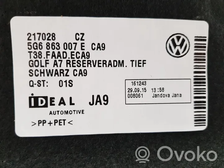 Volkswagen Golf VII Element schowka koła zapasowego 5G6863007E