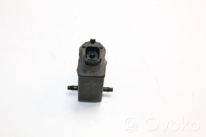 Hyundai i30 Pompe de lave-glace de pare-brise 985101W000