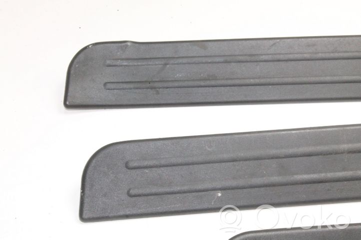 Mazda CX-7 Garniture de protection de seuil intérieur EG21687H0