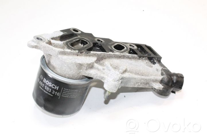 Mazda CX-7 Supporto di montaggio del filtro dell’olio S8204