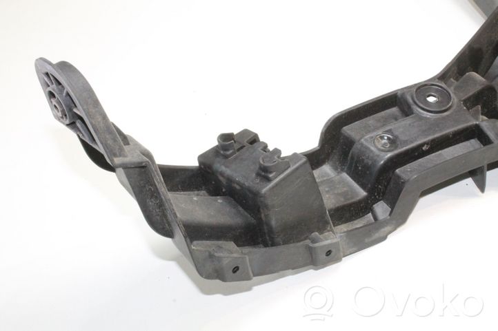 Audi Q3 8U Soporte de apoyo de la esquina del parachoques 8U0807453A