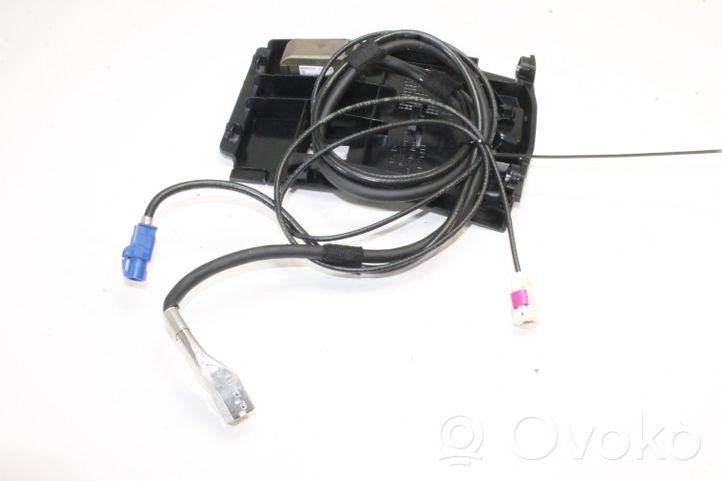 Mercedes-Benz A W176 Câble adaptateur AUX A2468230411