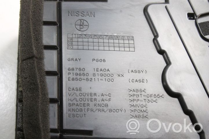 Nissan 370Z Dysze / Kratki nawiewu deski rozdzielczej 687501EA0A
