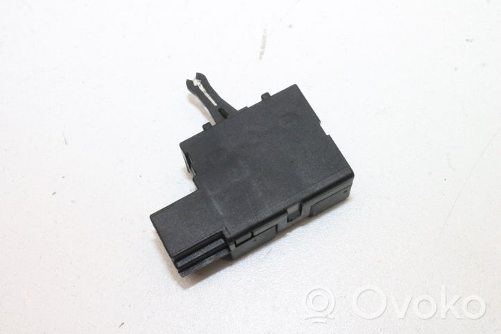 Mercedes-Benz SLK R171 Relé de la luz de advertencia A0025424219