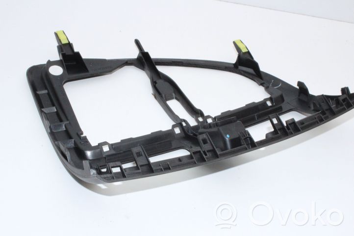 Toyota Avensis T270 Kita centrinė konsolės (tunelio) detalė 5567005100