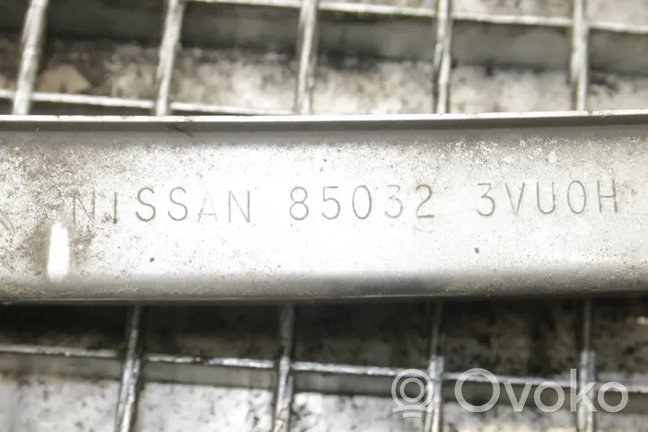 Nissan Note (E12) Takapalkki 850323VU0H