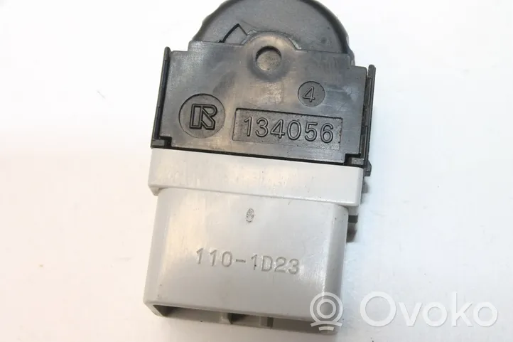 Toyota Land Cruiser (HDJ90) Interruttore di regolazione livello altezza dei fari 134056