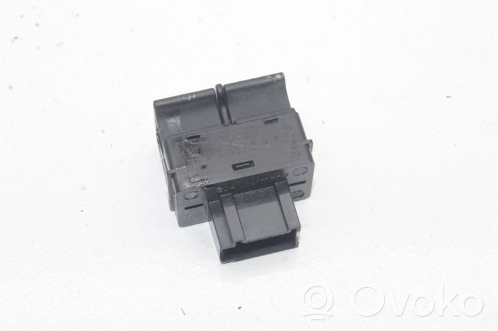 Audi TT TTS Mk2 Botón interruptor de maletero abierto 8P0959833A
