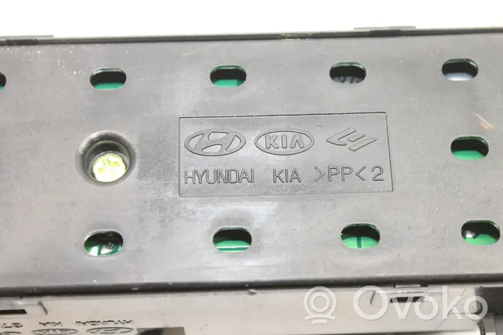 Hyundai Santa Fe Inne przełączniki i przyciski 935702B500