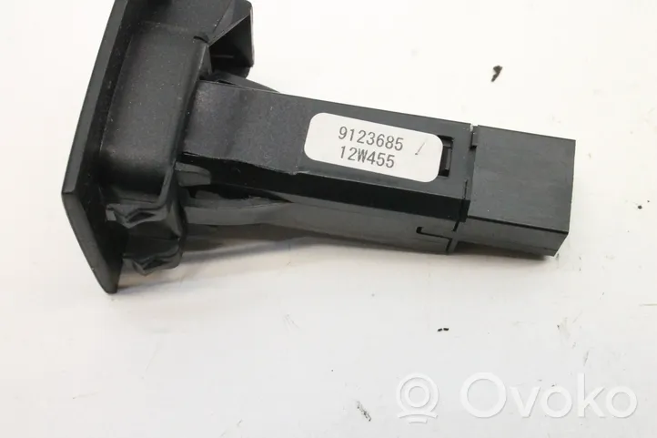 Volvo XC70 Hazard light switch 9123685