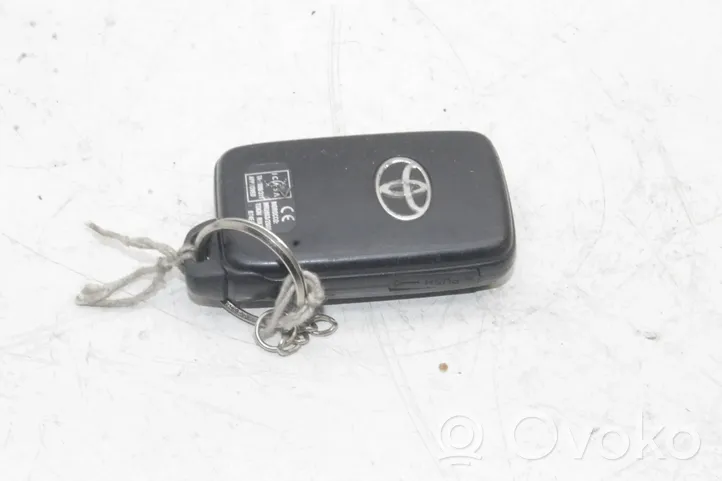 Toyota Prius+ (ZVW40) Ignition key/card B74EA