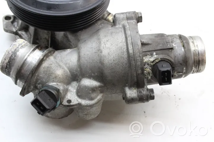 BMW 7 E65 E66 Pompe de circulation d'eau 7506667