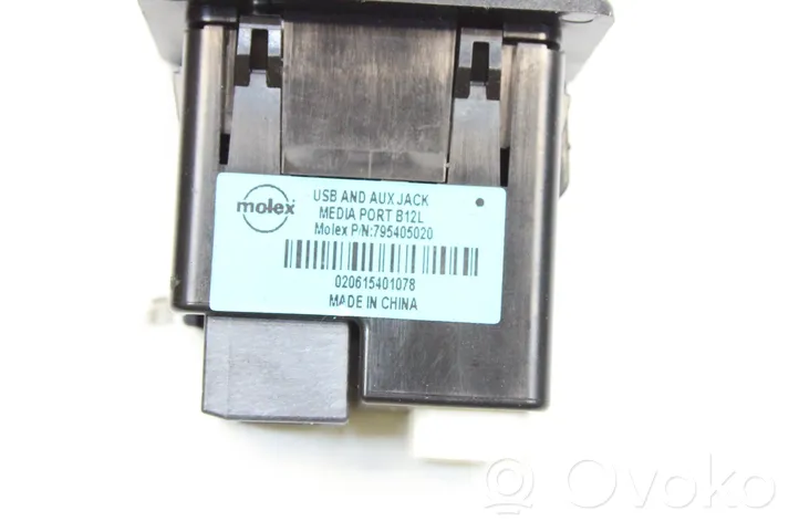 Nissan Micra Connettore plug in AUX 795405020