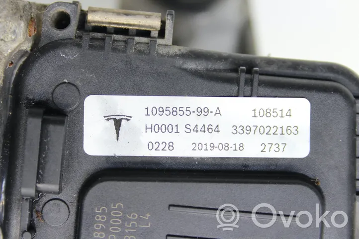 Tesla Model 3 Tringlerie et moteur d'essuie-glace avant 109585599A