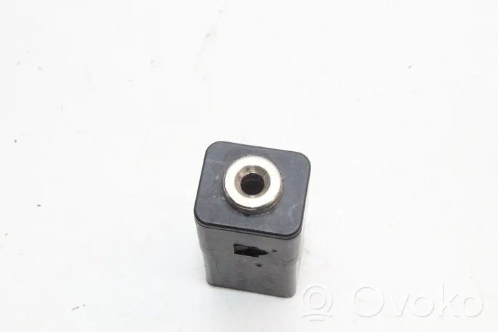 Ford Kuga I AUX in-socket connector 7M5T19A164AA