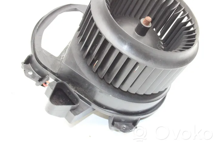 Infiniti Q30 Ventola riscaldamento/ventilatore abitacolo A2469062501