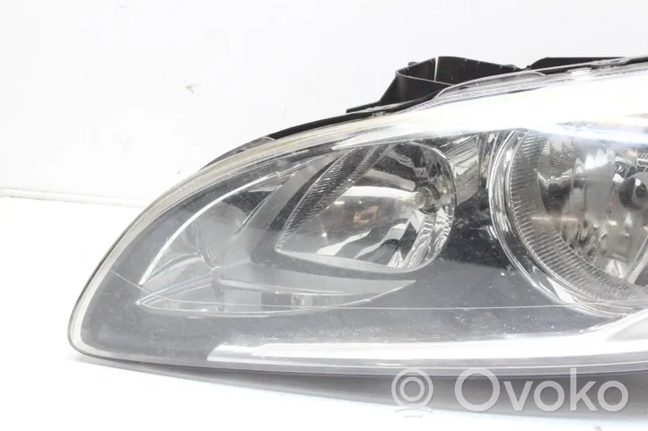 Volvo V60 Lampa przednia 31420117