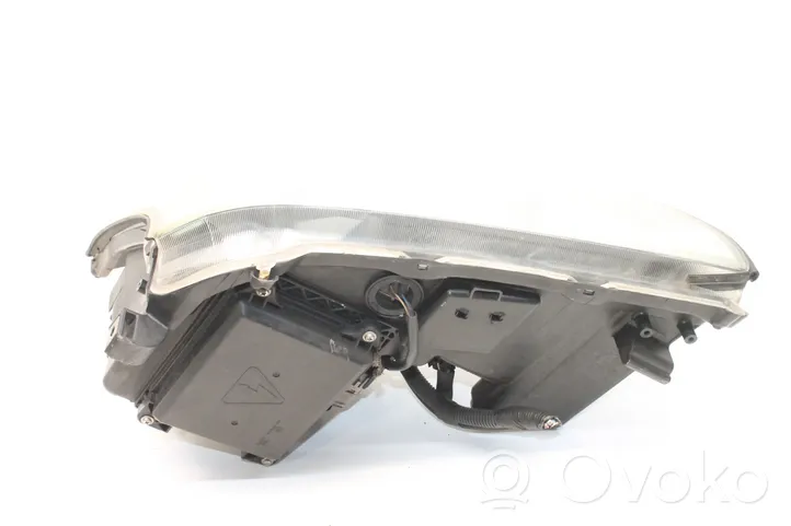 Lexus RX 330 - 350 - 400H Lampa przednia 