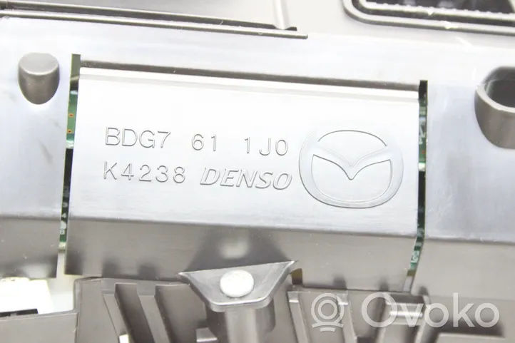 Mazda 3 II Monitori/näyttö/pieni näyttö BDG7611J0