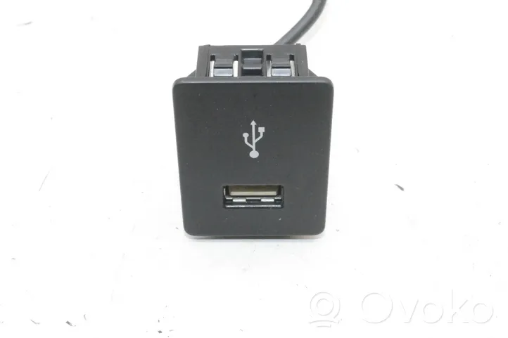 Mitsubishi ASX USB-pistokeliitin 